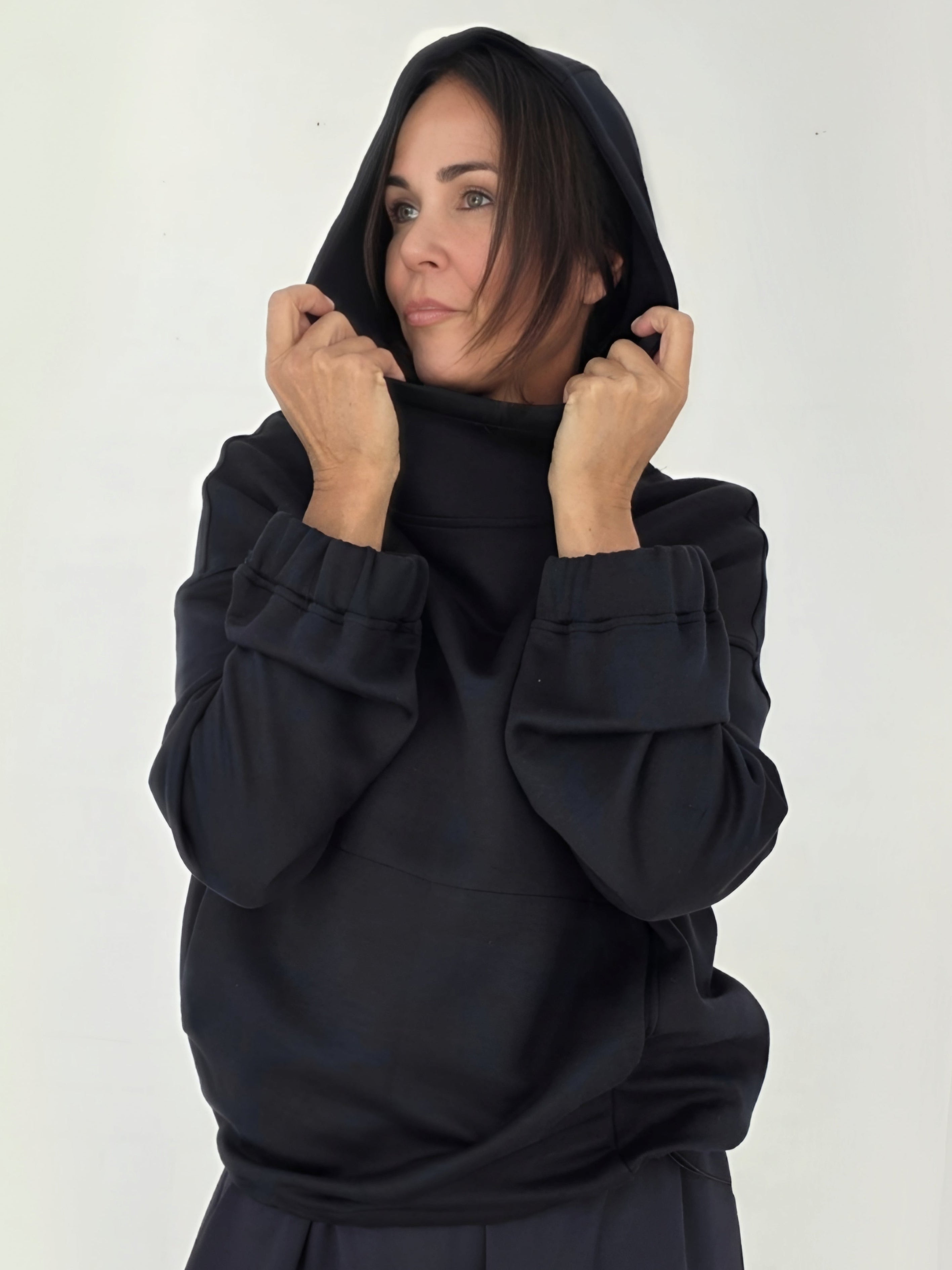 hanz hoodie. aria